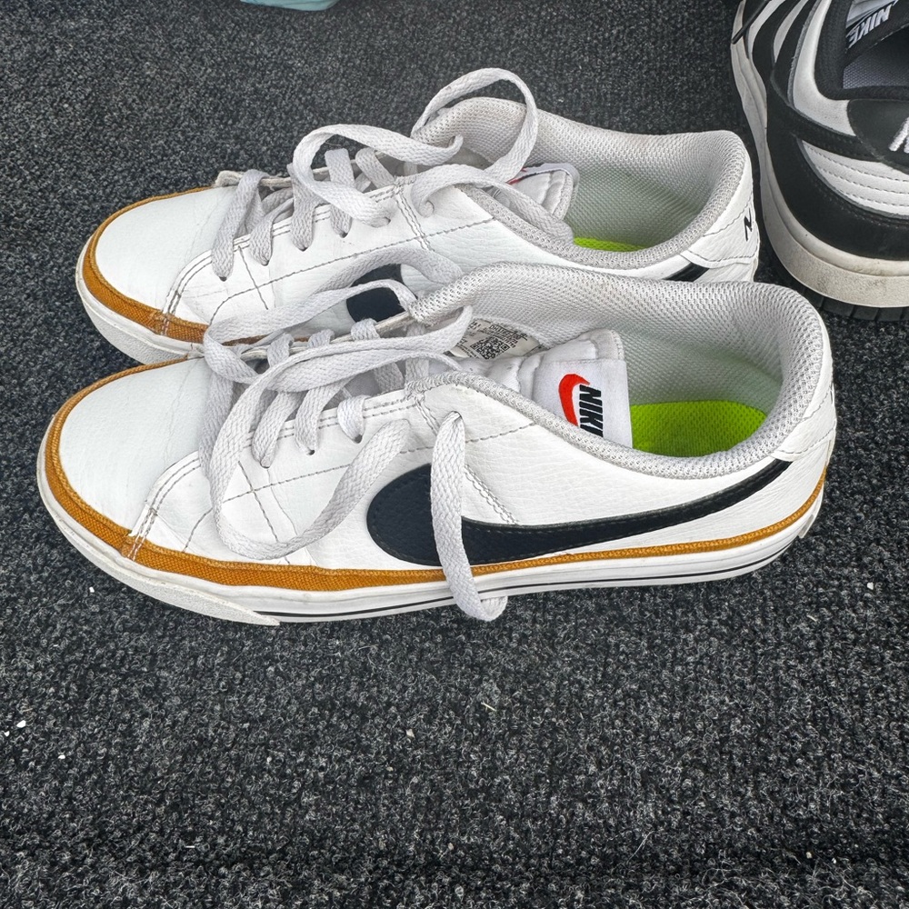 Nike Low-Top Sneakers